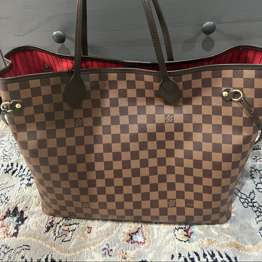 Louis Vuitton GM Neverfull w/ clutch